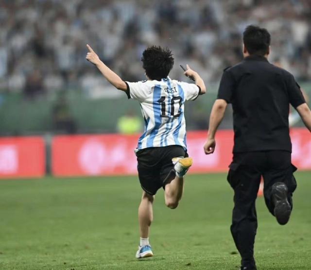 1686916956056022827.jpg 87490a4aly1hf09gft5qcj20yi0u0n3h.jpg